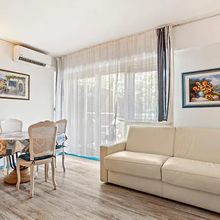 Parfum De Mimosa Apartment